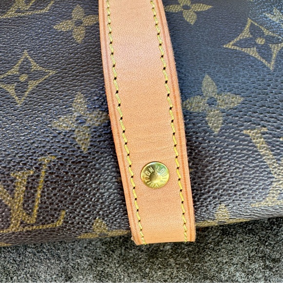 Rare Louis Vuitton Monogram Canvas Saumur 30 Messenger Bag - Picture 8 of 14